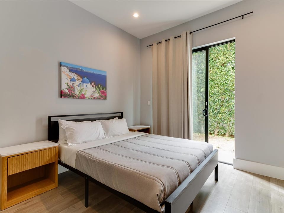 Luxury Modern 4 Bedroom 4 Bathroom Home with Rooftop Deck #5 House in San Fernando Valley