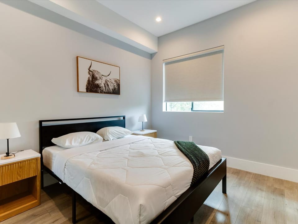 Luxury Modern 4 Bedroom 4 Bathroom Home with Rooftop Deck #5 House in San Fernando Valley
