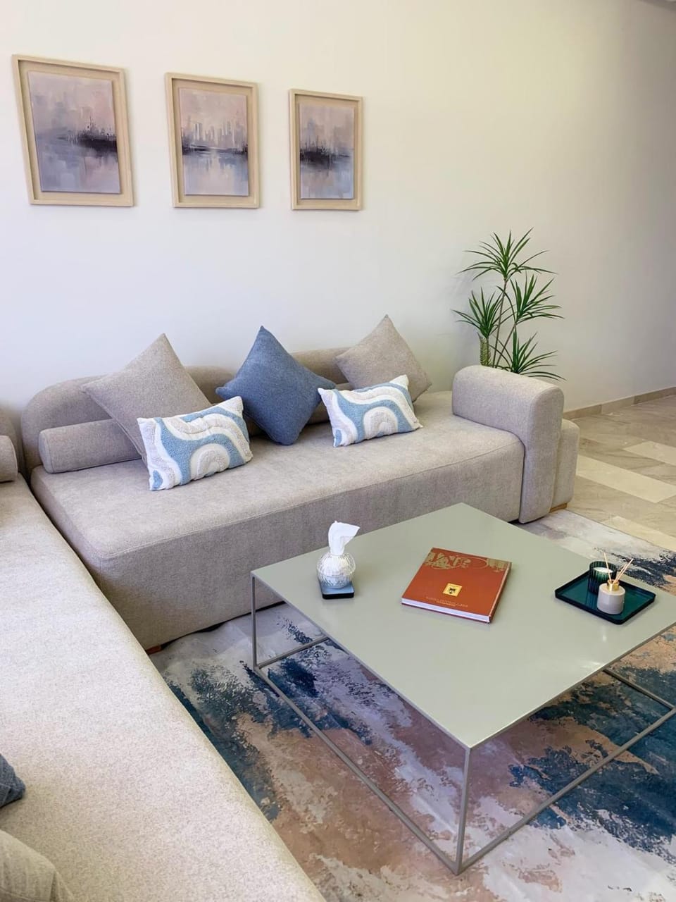 Living room, Seating area