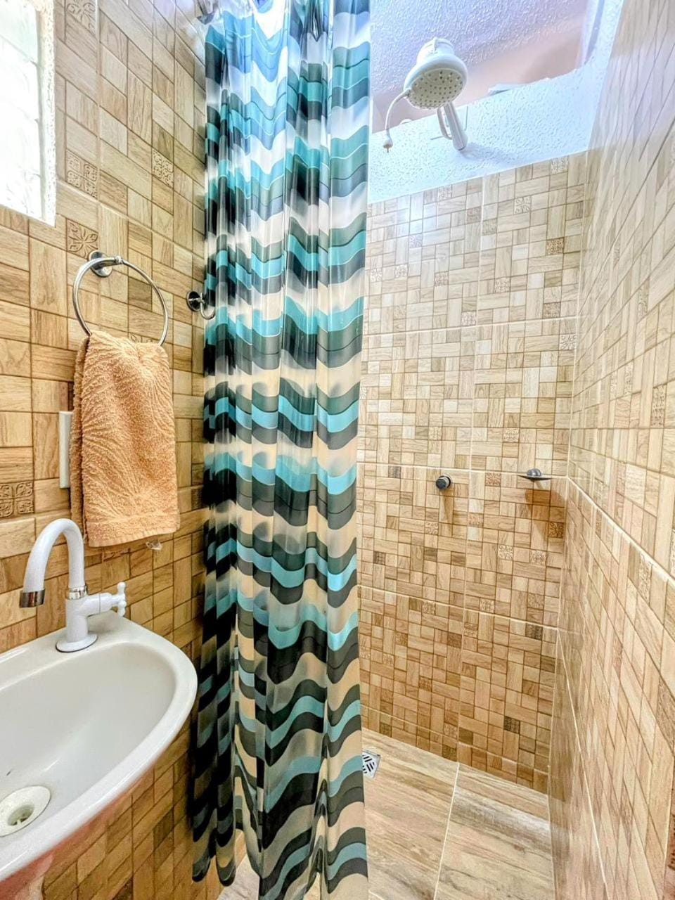 Shower, Bathroom, towels