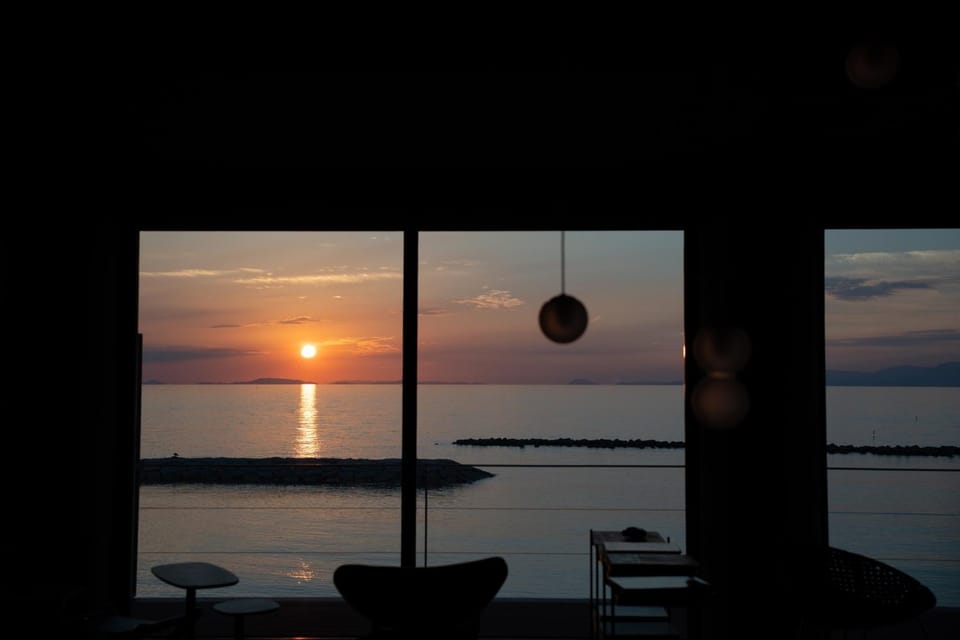 View (from property/room), Living room, Dining area, Sunset
