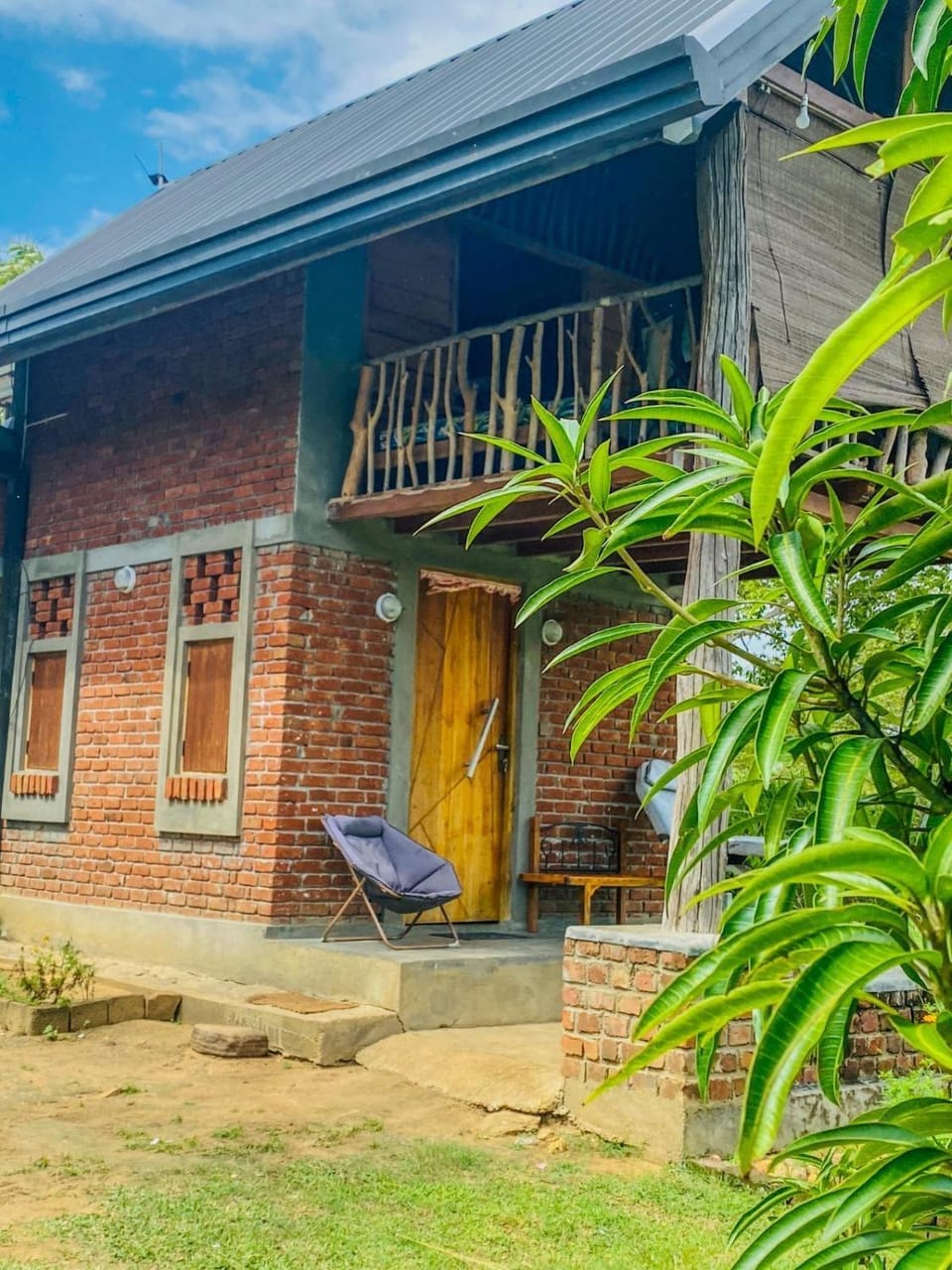 Exciting Tree house and 2 Chalets, Spring valley farm stay Buttala, Okkampitiya Nature lodge in Uva Province, Sri Lanka