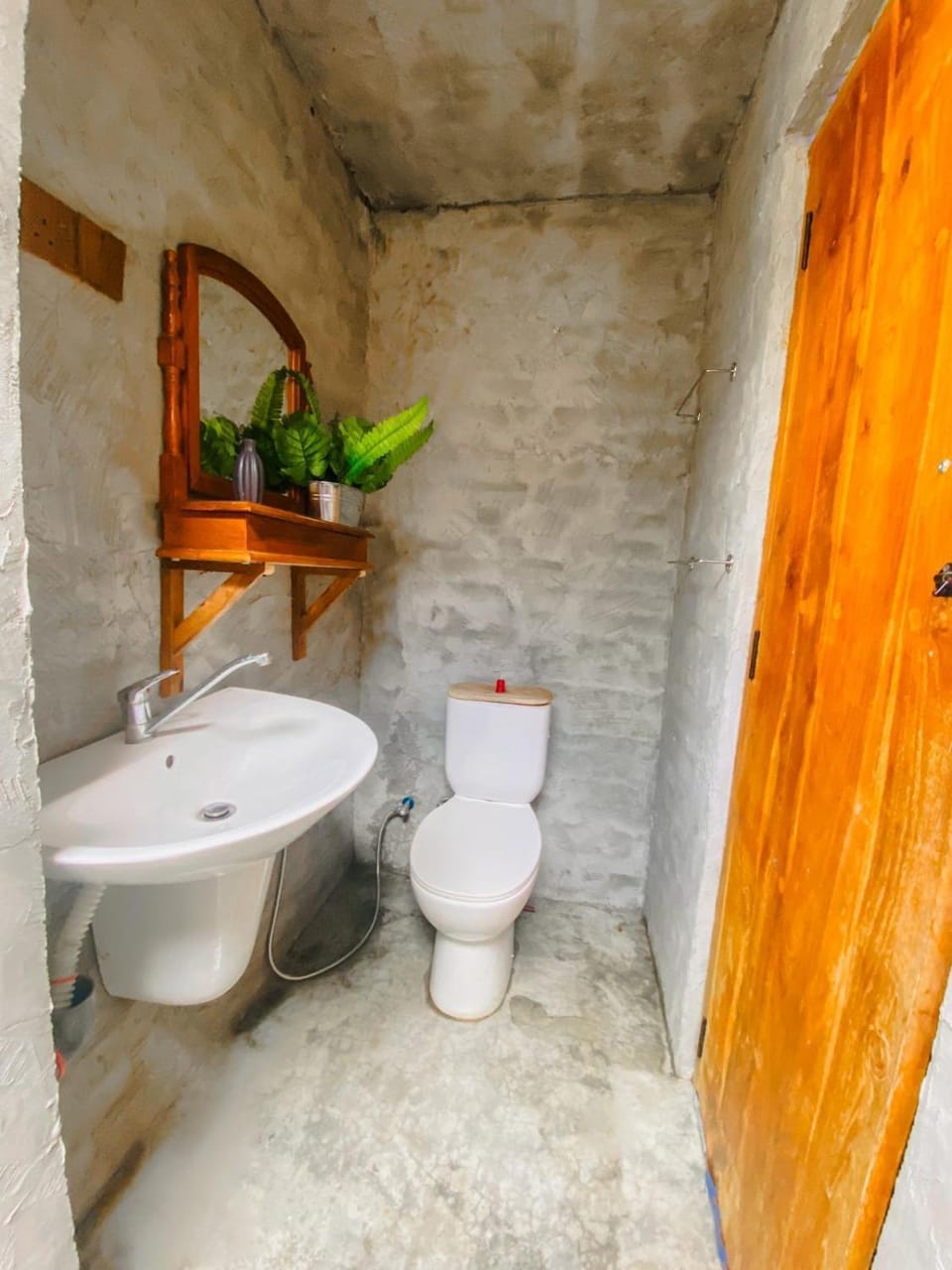 Exciting Tree house and 2 Chalets, Spring valley farm stay Buttala, Okkampitiya Nature lodge in Uva Province, Sri Lanka