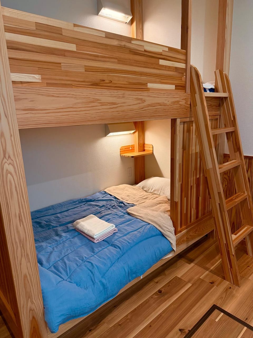 宿と図書サロン 花車 Hanagurum Inn Bed and Breakfast in Japan