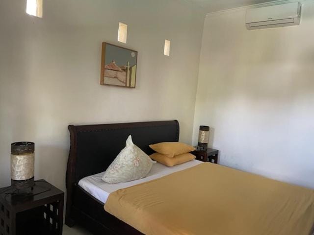 Bed, Bedroom, air conditioner