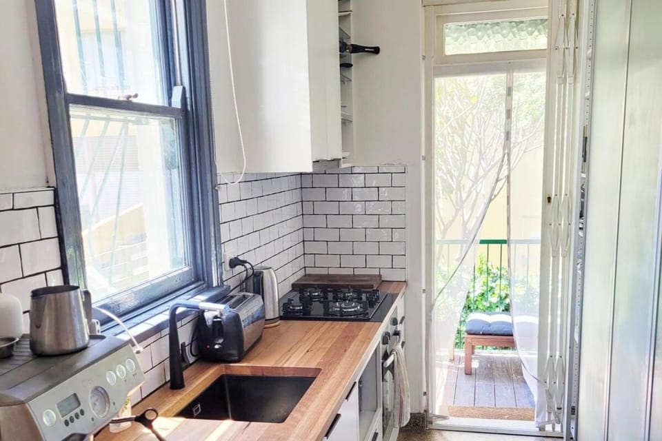 Coffee/tea facilities, Kitchen or kitchenette, stove, toaster