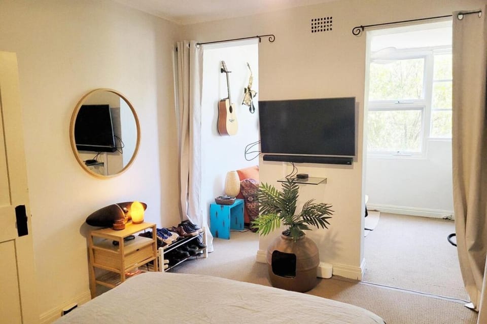 TV and multimedia, Photo of the whole room, Bedroom