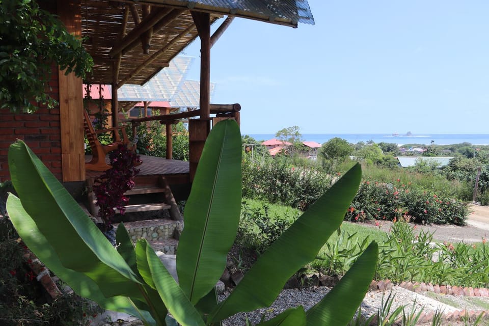 Casas Los Ñaños House in Manabí Province