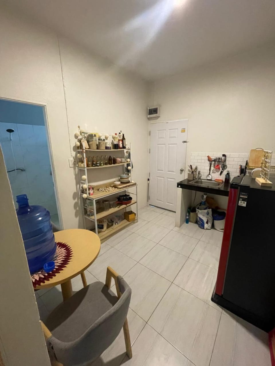 Kitchen or kitchenette, Seating area, Dining area
