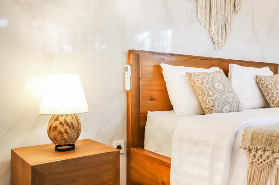 Villa Tropic Lounge - 1BDR, Private Pool & Desk Villa in Sukawati