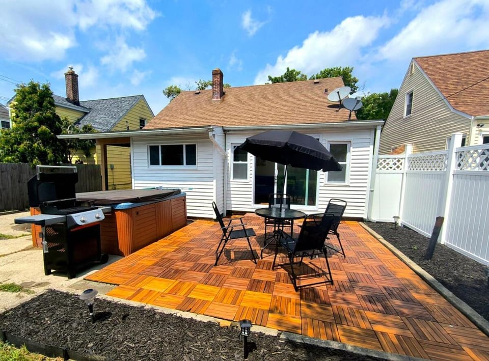 Patio, BBQ facilities, Hot Tub, Balcony/Terrace