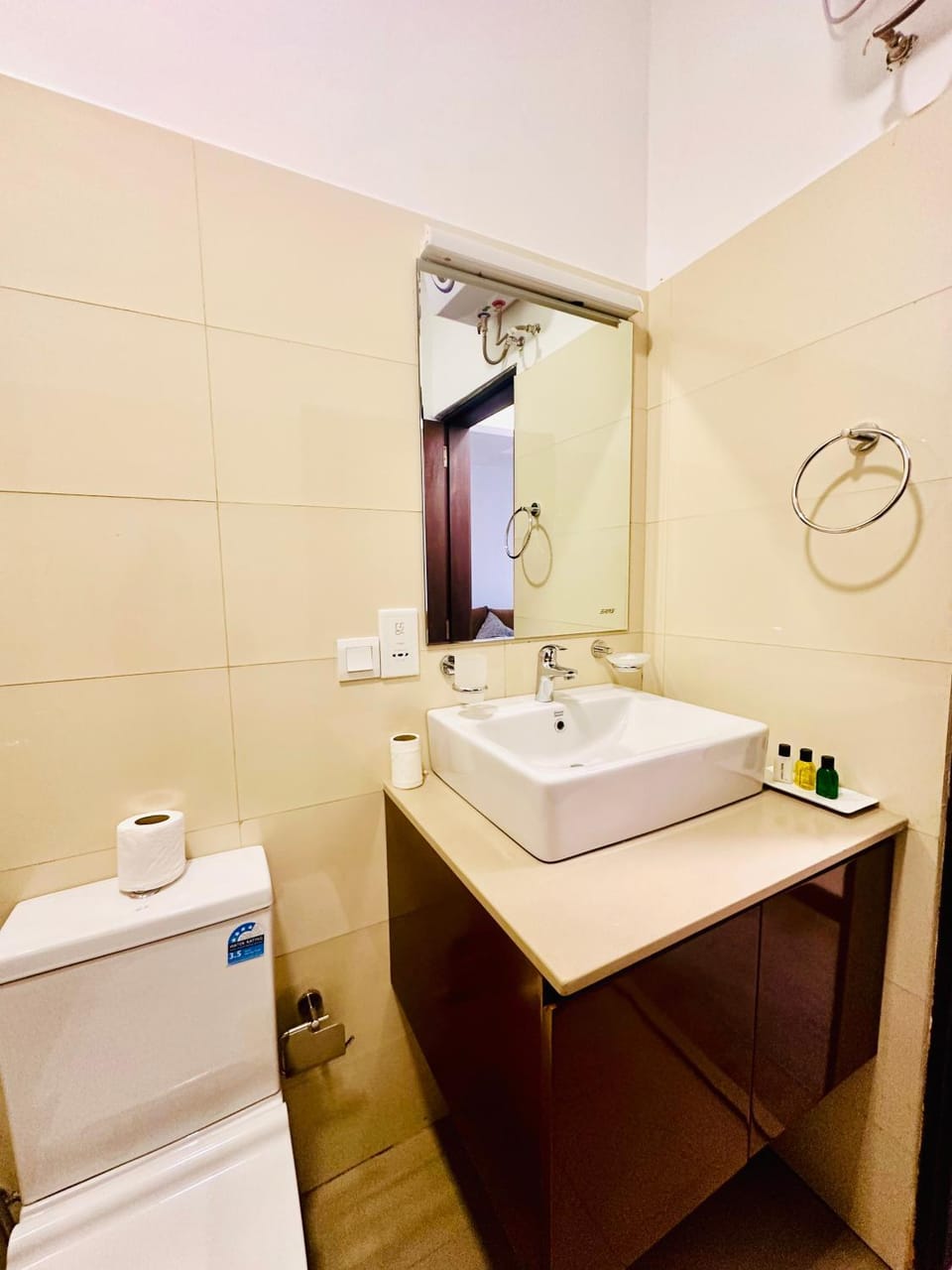 Toilet, Bathroom, towels