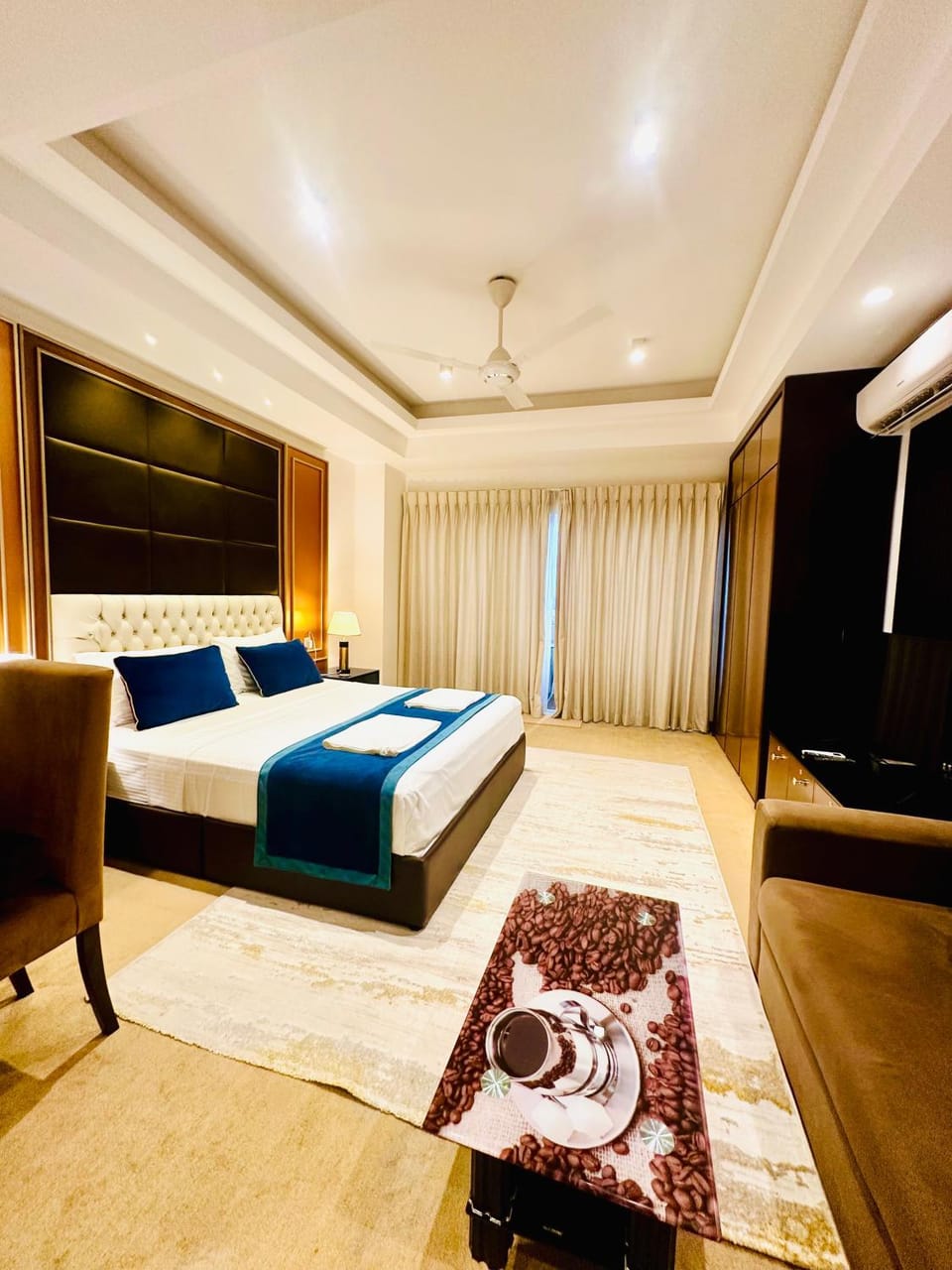 Seating area, Bedroom