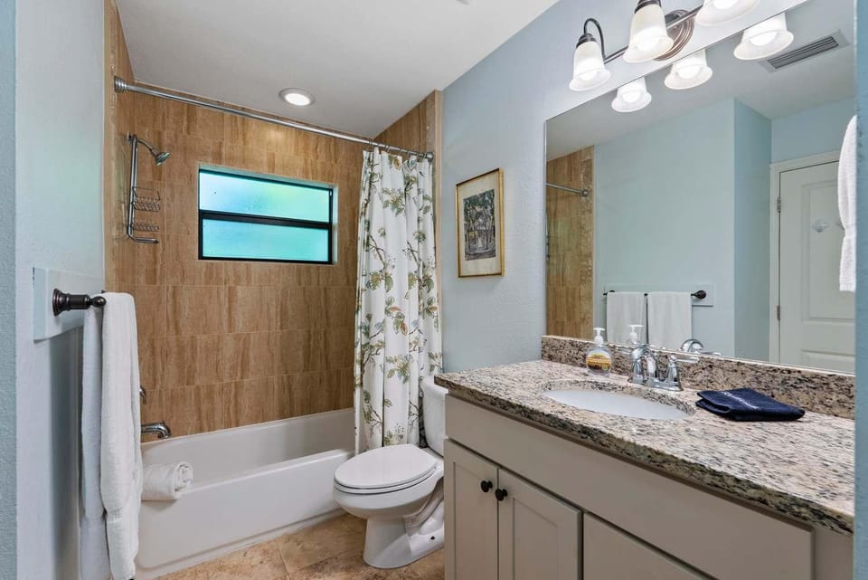 Shower, Toilet, Bathroom, Bath, towels