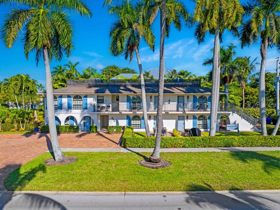 Property building, Day, Natural landscape, Garden