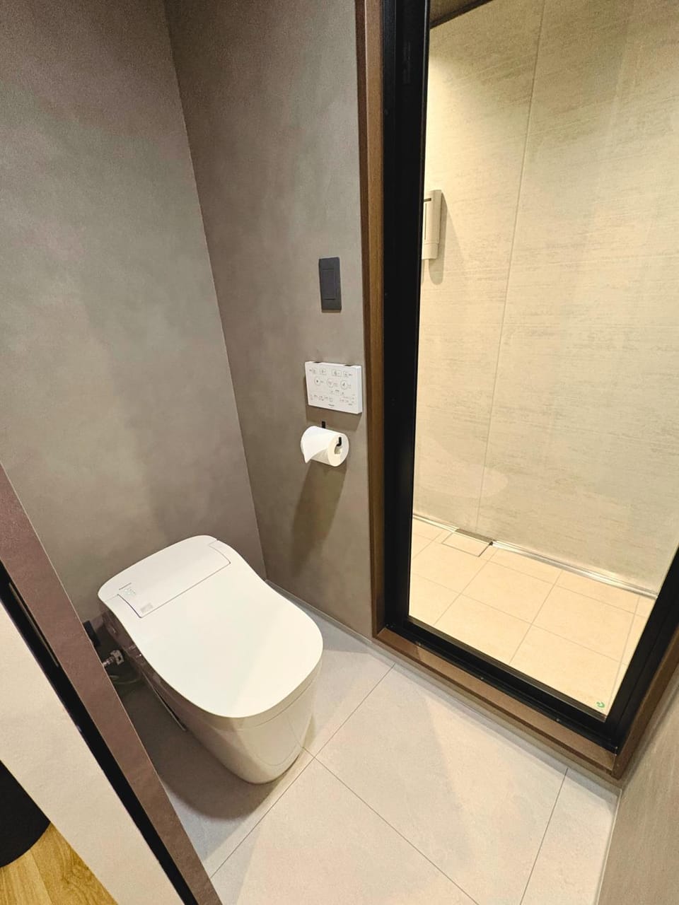 Toilet, bidet
