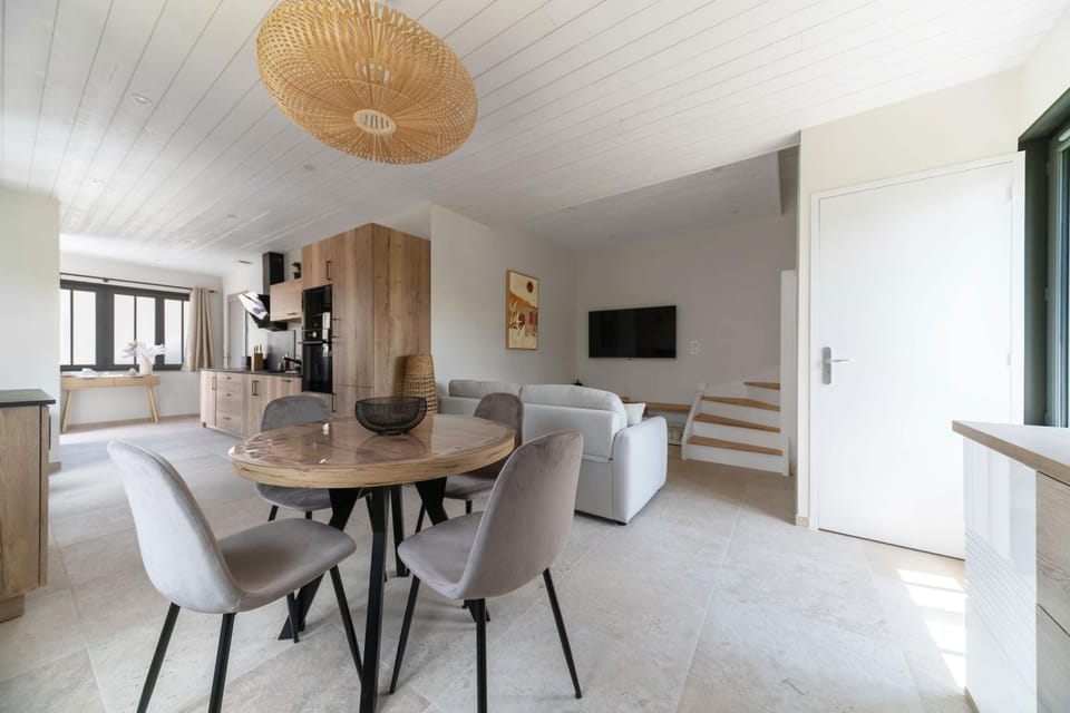 TV and multimedia, Kitchen or kitchenette, Dining area