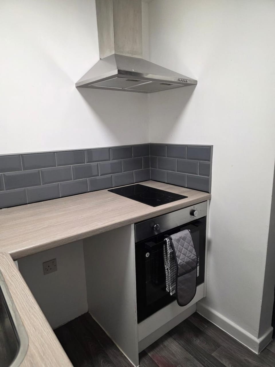 Spacious City Centre Studio Ideal for Work or Leisure Studio 13 Apartment in Wolverhampton