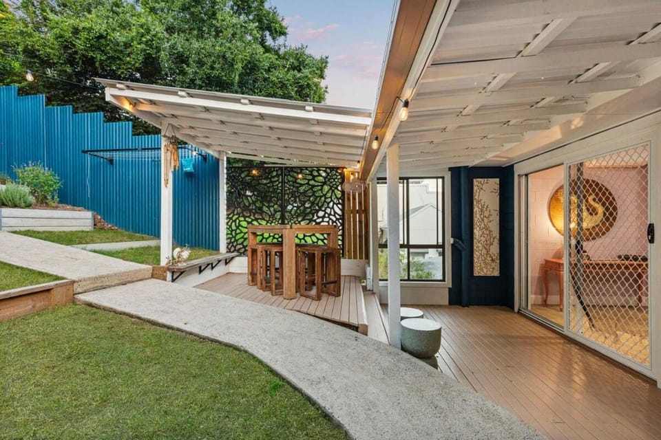 Mary's Manor - Luxurious & Stylish 3 Bedroom House - Pets Allowed! House in Gympie