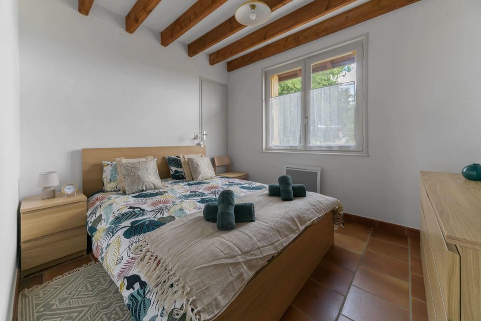 Bed, Photo of the whole room, Bedroom