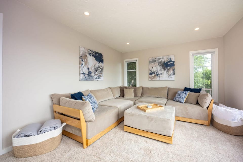 The Coastal Retreat Scenic Harbor Ocean Views Walk to Beach Restaurants House in El Granada