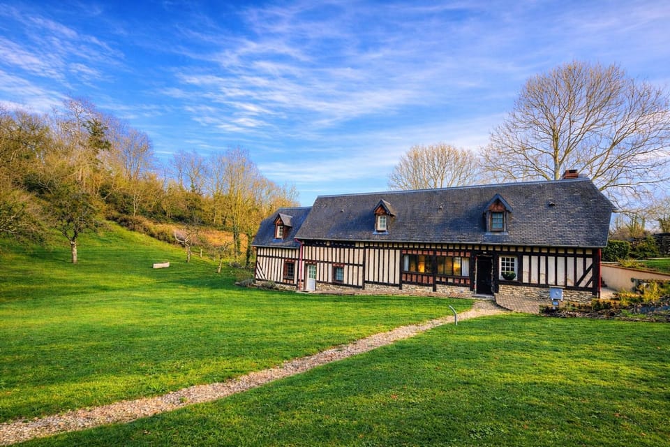 Le Hameau des Prés-Verts, un séjour détente et bien être pour les amoureux de la nature au cœur du Pays d'Auge, en Normandie House in Normandy