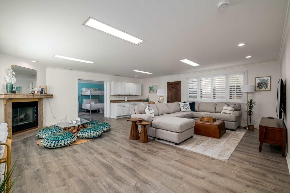 Huge House with Pool! Sleeps 16 - BBQ - Shuffleboard House in San Diego