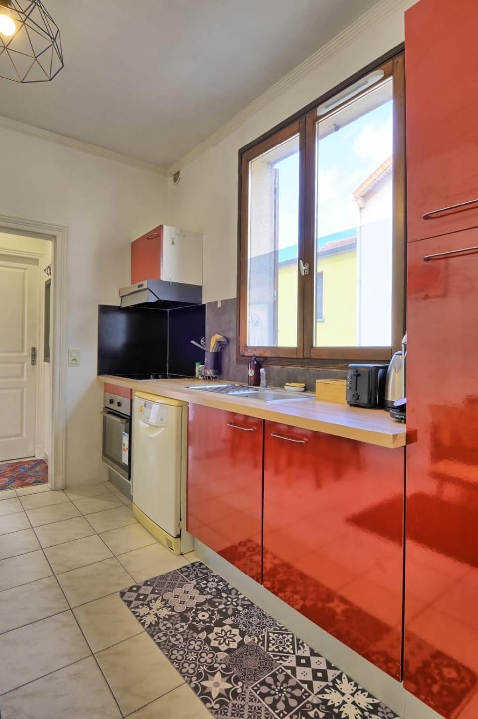 Kitchen or kitchenette, oven, stove