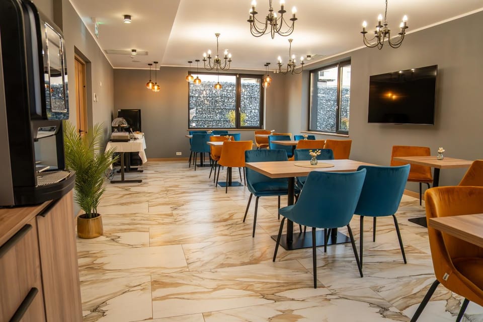 Restaurant/places to eat, Communal lounge/ TV room, Living room, minibar