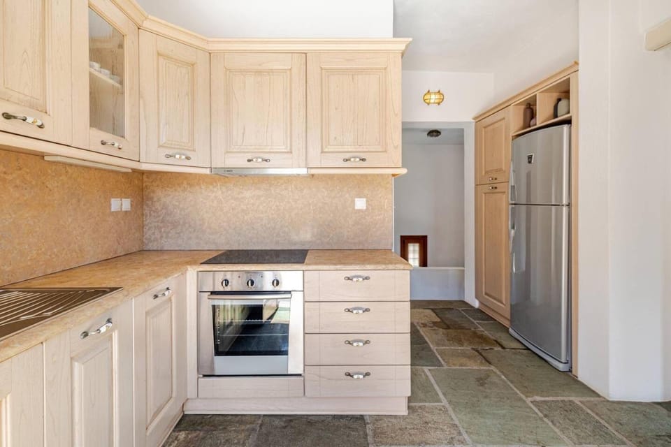 Kitchen or kitchenette, oven