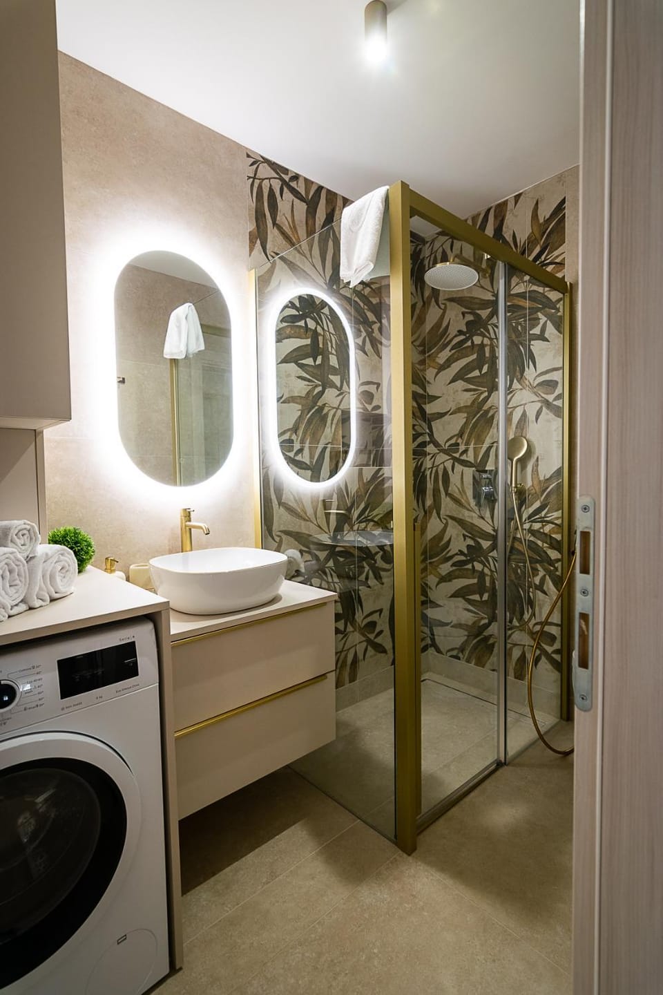 Shower, Bathroom, towels, washing machine