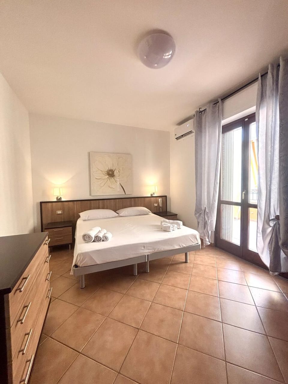 Bed, Photo of the whole room