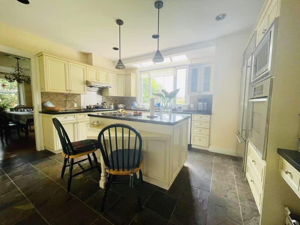 Kitchen or kitchenette, Dining area, dishwasher, oven, stove, toaster