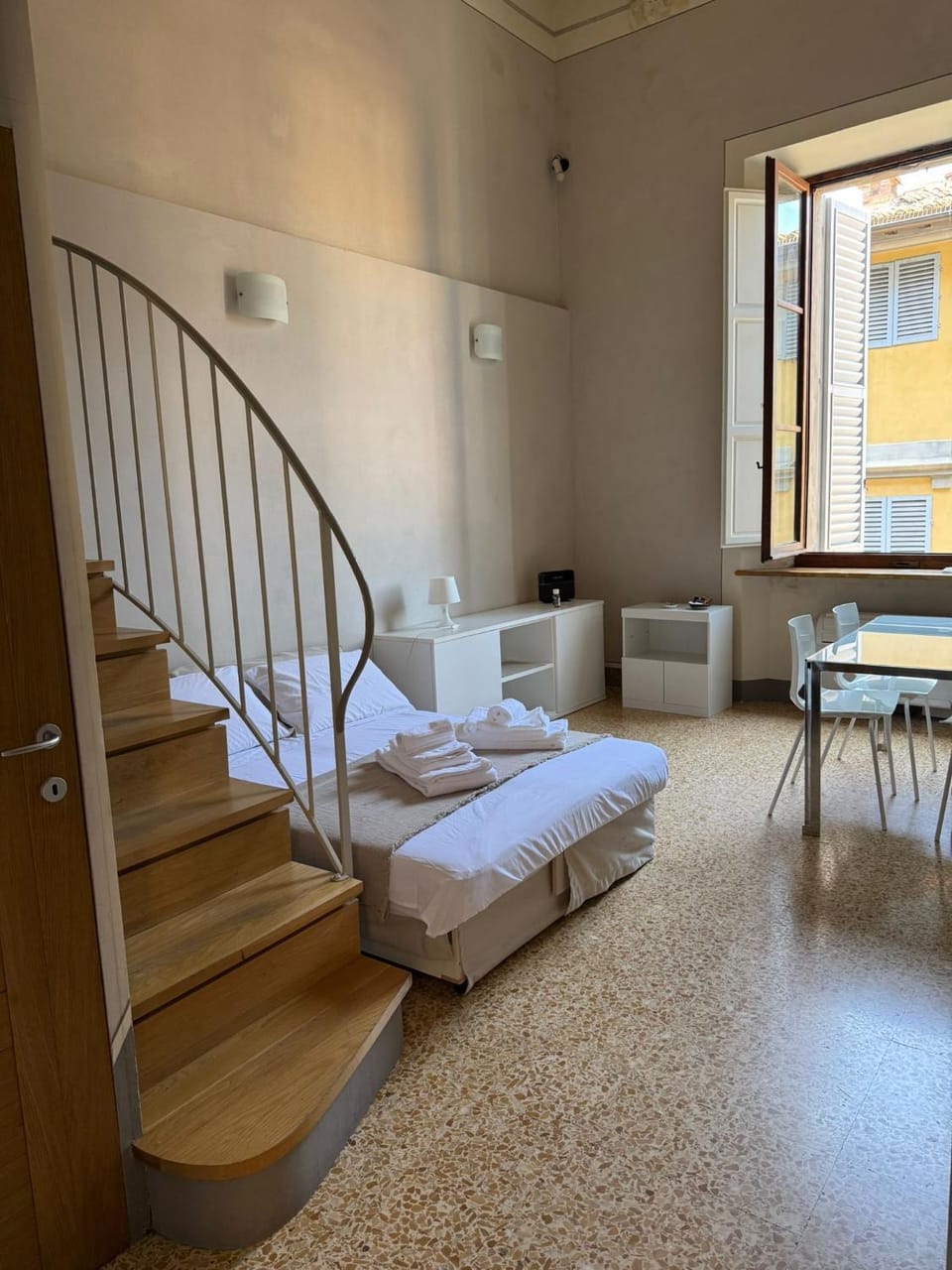 Bed, Living room