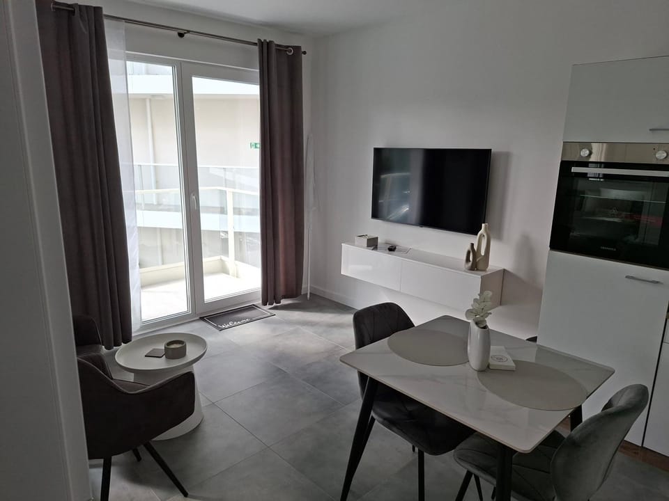 TV and multimedia, Dining area