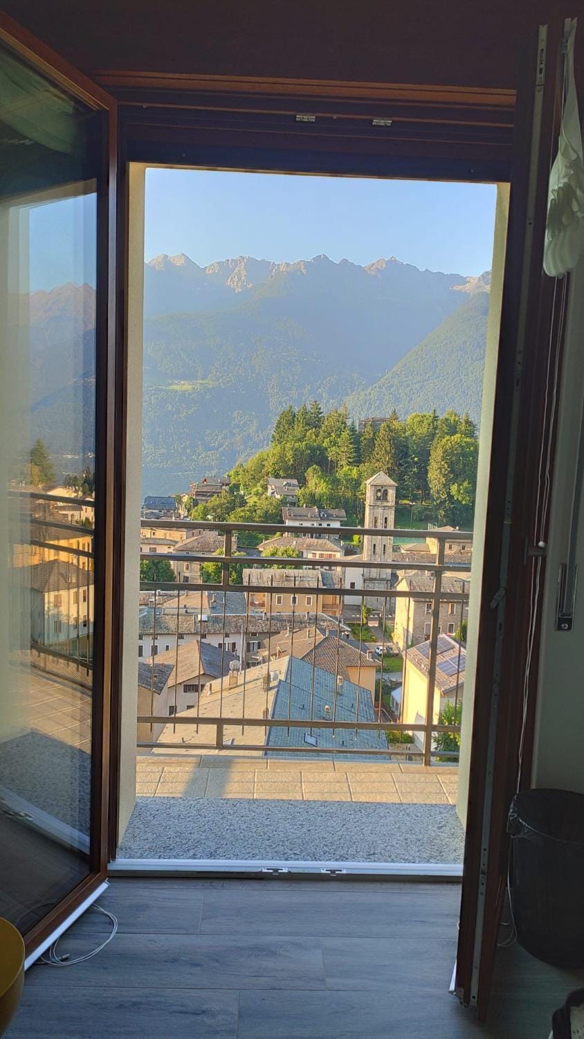 View (from property/room), Balcony/Terrace, Mountain view