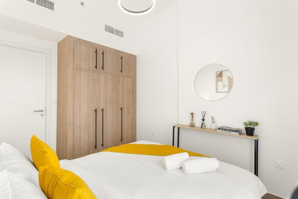 FIRST CLASS 1BR Modern with Tranquil Touch Apartment in Dubai