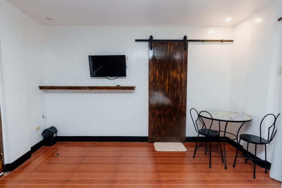 Living room, Seating area, Evening entertainment