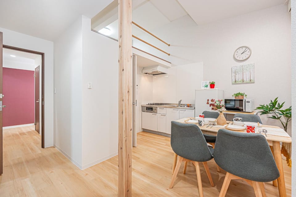 Living room, Seating area, Dining area, stove