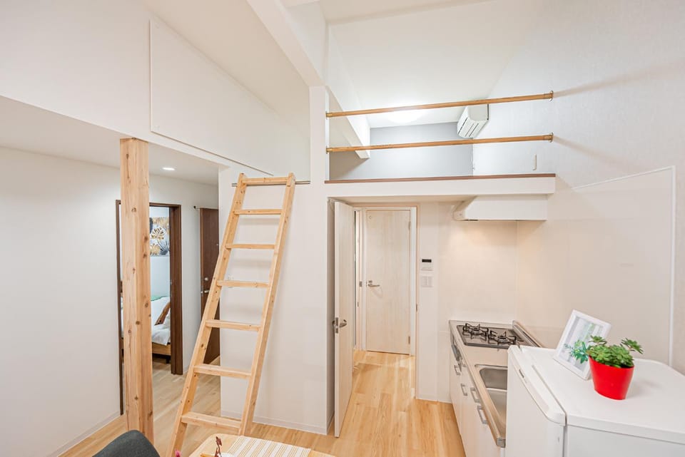 Kitchen or kitchenette, Dining area, stove