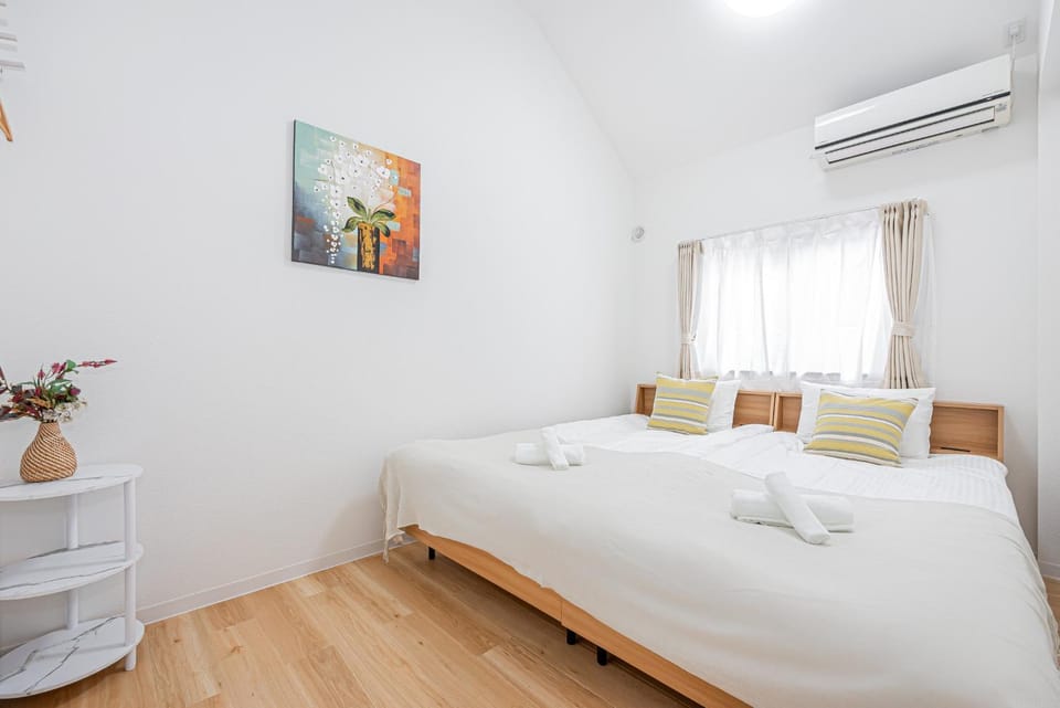 Bed, Bedroom, air conditioner