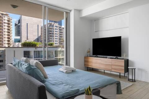 92P Bright 2BR Abnb-Style Near Westfield with View & Free Parking Apartment in Parramatta