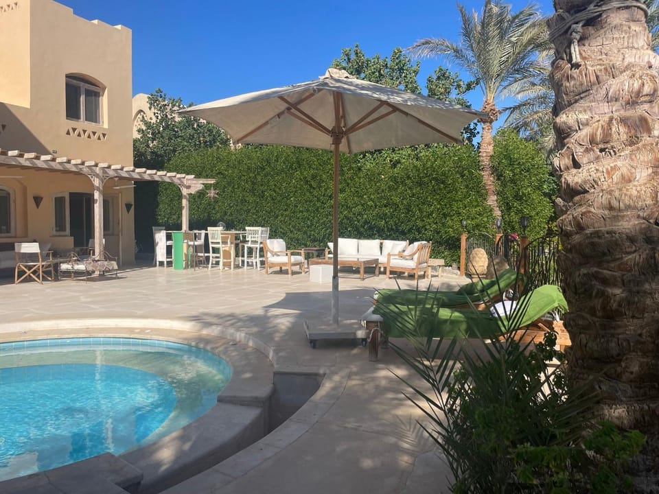 Property building, Patio, Spring, Day, Garden, Garden view, Pool view, Swimming pool, sunbed