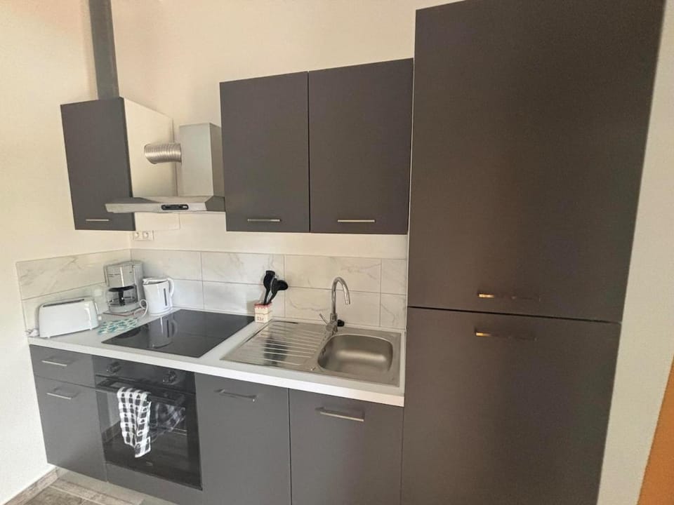 Kitchen or kitchenette, oven, stove