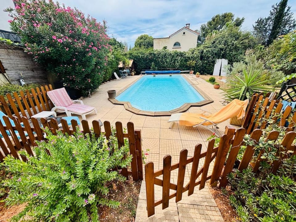 Patio, Spring, Day, Natural landscape, Garden, Garden view, Pool view, Swimming pool, sunbed