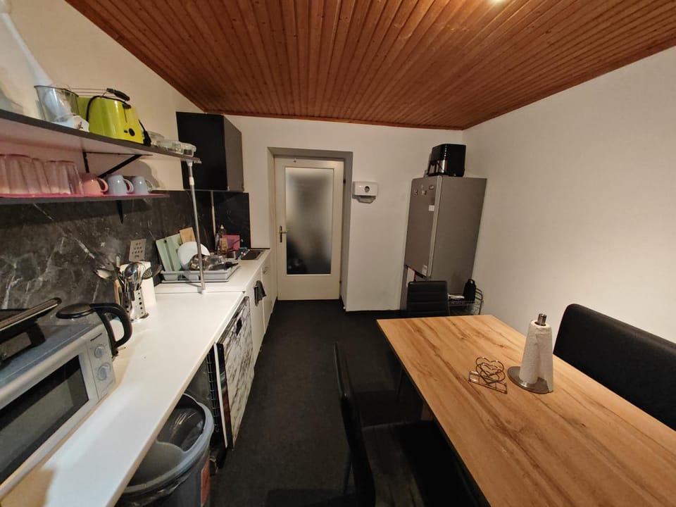 Coffee/tea facilities, Kitchen or kitchenette, Kitchen or kitchenette, dishwasher, oven, stove, toaster