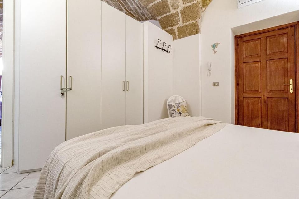 Bedroom, wardrobe