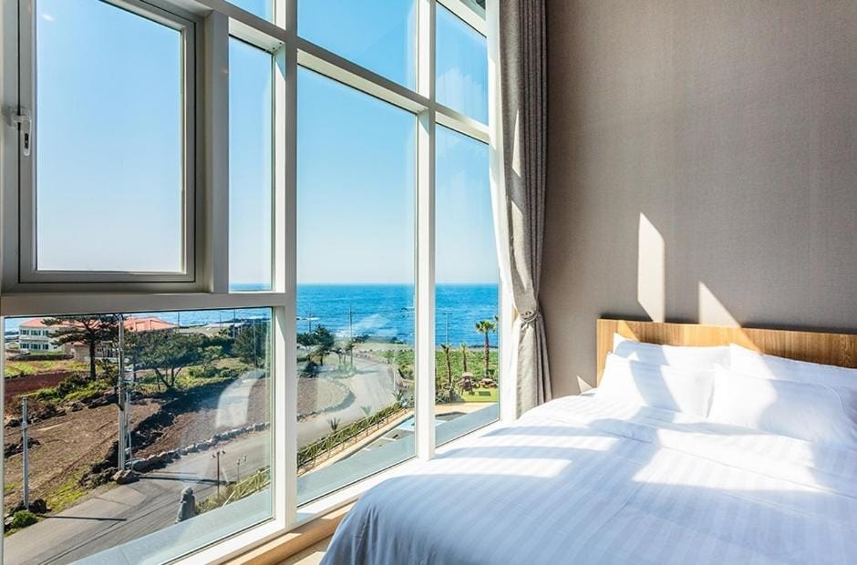 Sea view, cot