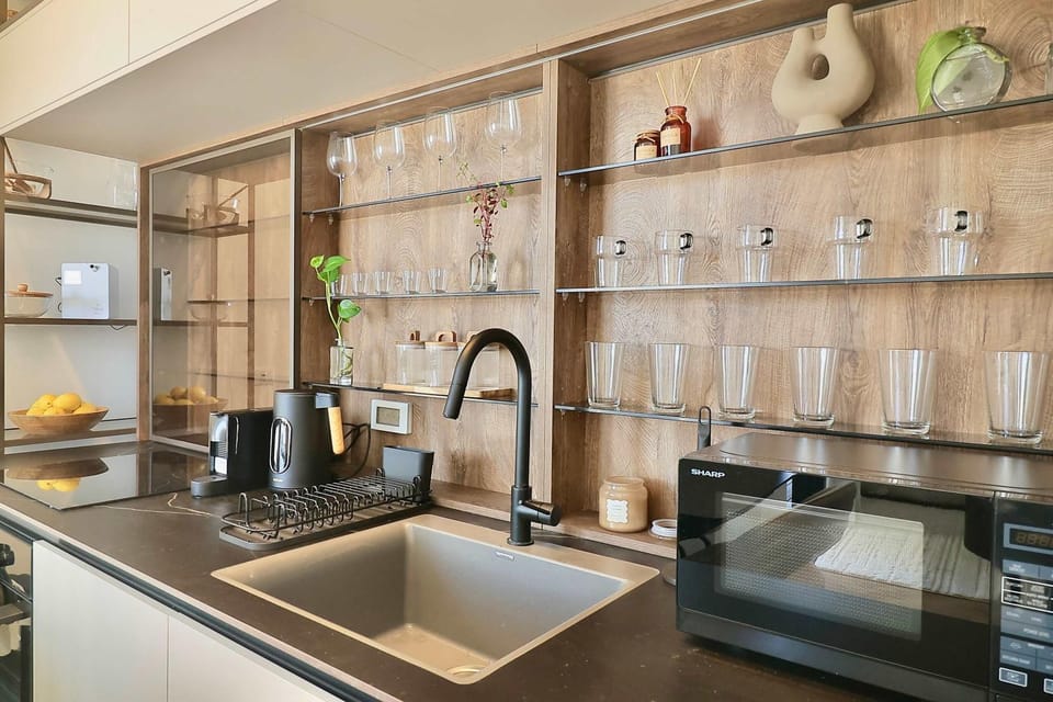 Kitchen or kitchenette, dishwasher