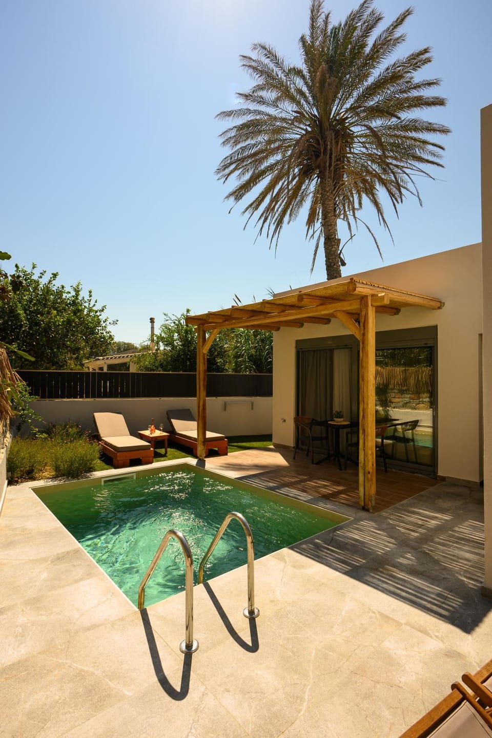 Swimming pool, sunbed